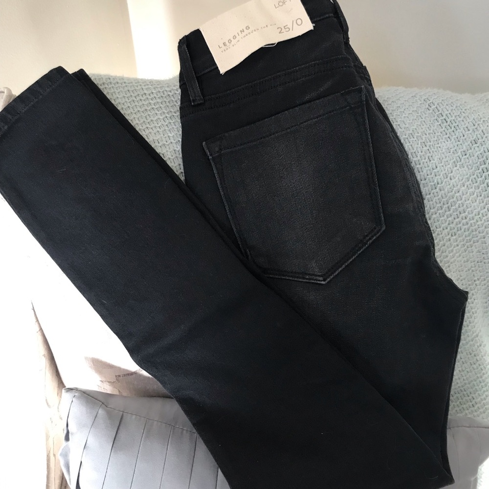 Ann Taylor Loft black jean legging. NWT size 0